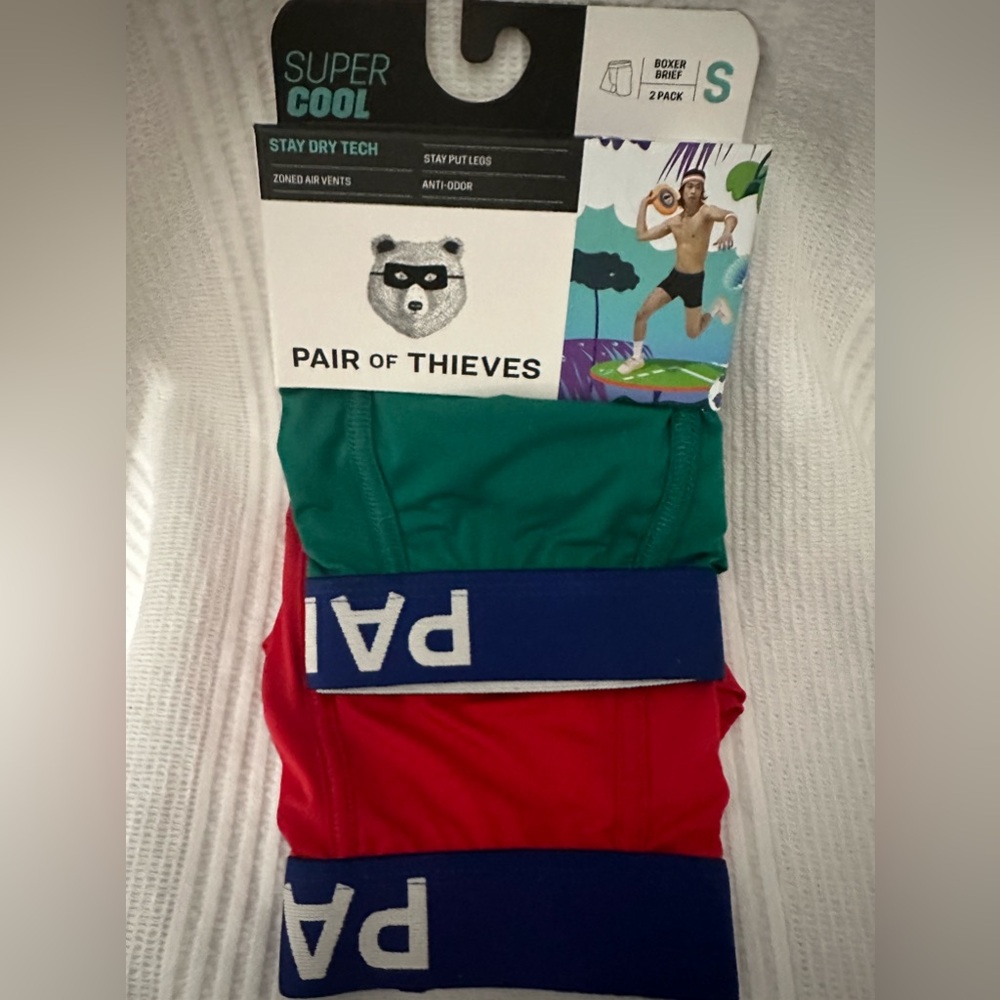 Pair of Thieves Stay Dry Tech Boxer Brief NEW
Size Small 28”-30” 2 Pack